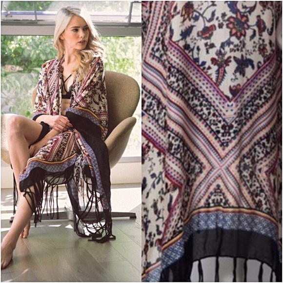 Beautiful Bohemian Kimono Wrap One Size 0-18 Armholes Tassels - Picture 5 of 6